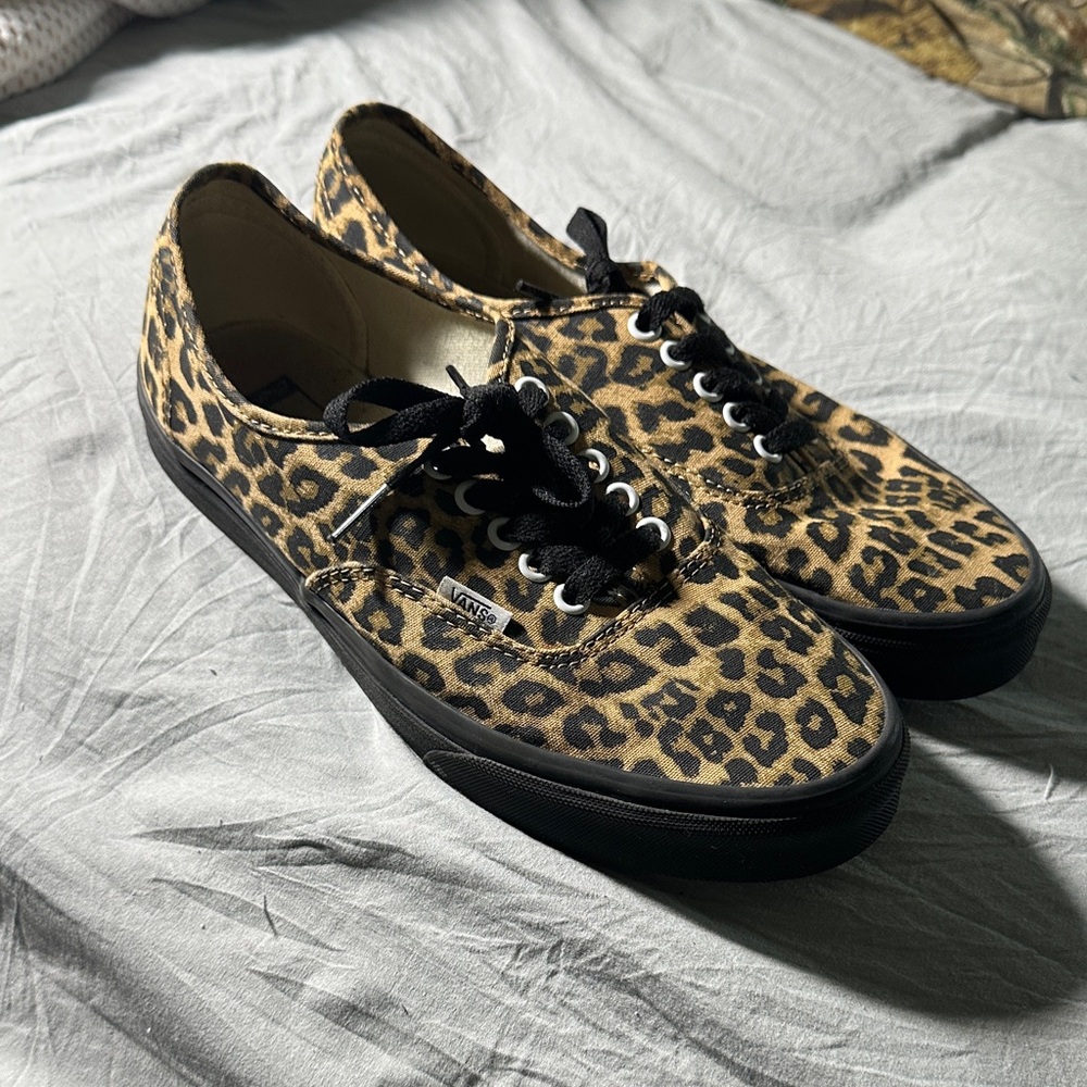 Custom leapord Vans